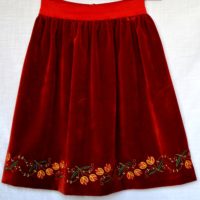 Skirt embroidered