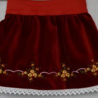 Skirt embroidered