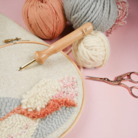 Dispozitiv pentru broderie manuală buclată