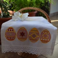 Ștergar brodat pentru coșul de Paște