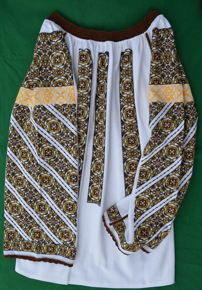 Cămașă națională - cusută și finisată manual - Image 2