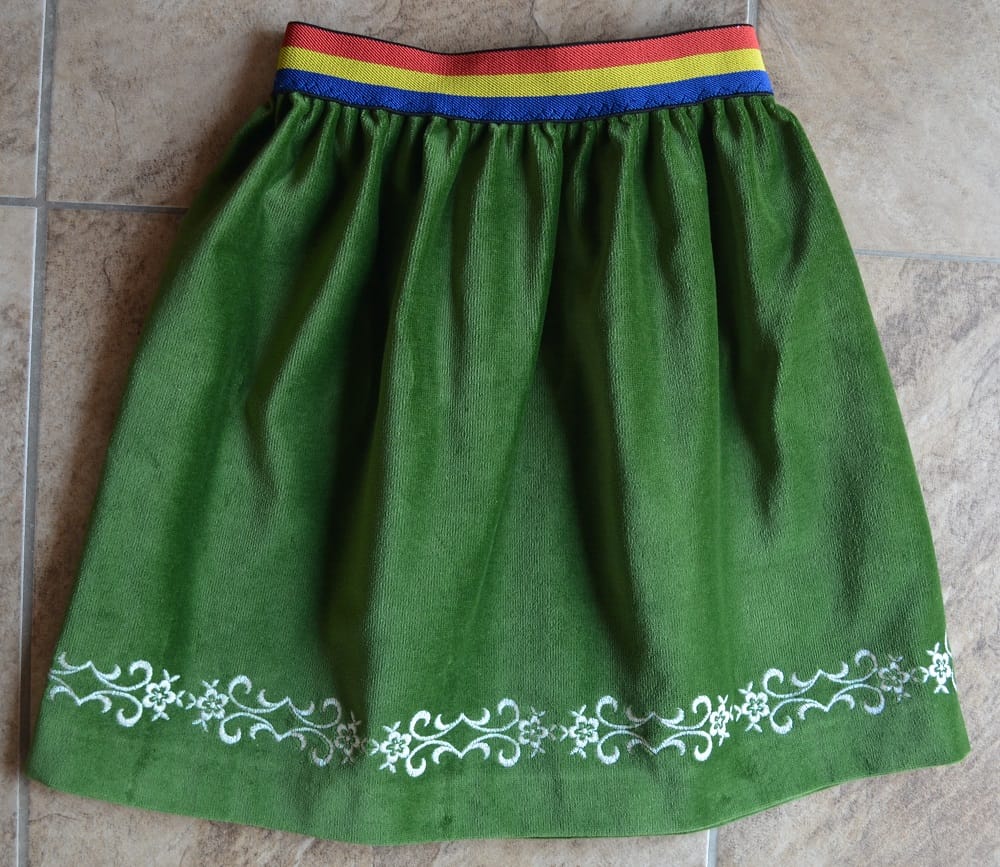 Fustă brodată